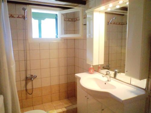 A bathroom at Nikolas Apartments Kalami bay