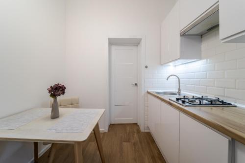 Kuchyň nebo kuchyňský kout v ubytování DeMar Apart Chehova