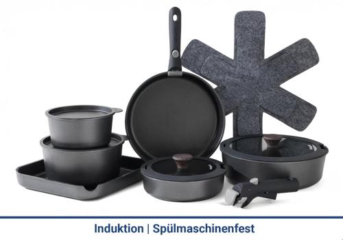 a group of pots and pans on a table at 1-2 Personen - Parkplatz - Fahrradgarage - Zentrum - Küche - Balkon - Klima in Sankt Martin