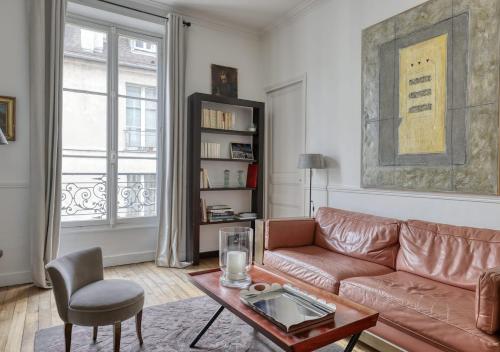 Spacious Typical Parisian Flat - Paris Le Marais
