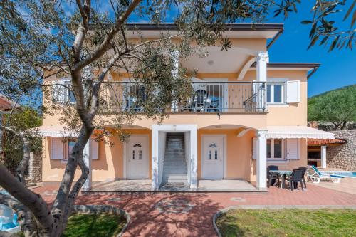 Το κτήριο όπου στεγάζεται  η παραθεριστική κατοικία