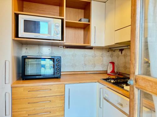a kitchen with a microwave oven and a microwave at 82, Attico Leonardo in Lido Adriano