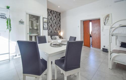 1 Bedroom Awesome Apartment In Napoli