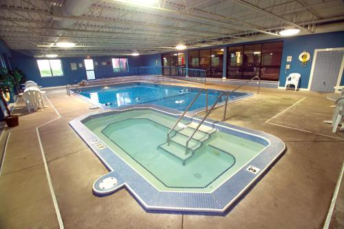 a large swimming pool in a large building at Holiday Inn Express Sault Ste Marie by IHG in Sault Ste. Marie