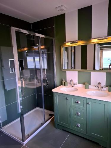 Salle de bains dans l'établissement Corrib Lodge