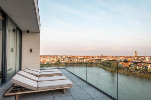 Ein Balkon oder eine Terrasse in der Unterkunft La Réserve Resort
