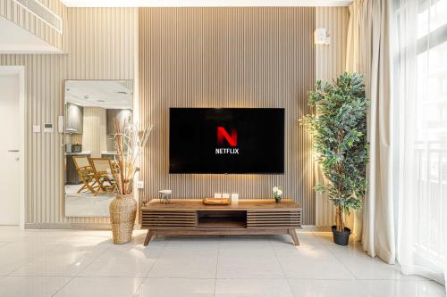 TV a/nebo společenská místnost v ubytování Fantastic Apartment in Sharjah - 1-bedroom - Casa