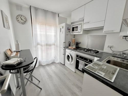 Kuchyňa alebo kuchynka v ubytovaní Apartamento Plaza España Las Rozas