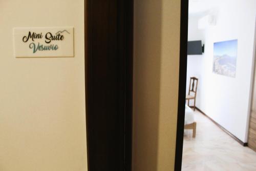 a door with a sign that reads main smile volume at Punto Felice Riviera - Centro Città Lungomare Caracciolo in Naples