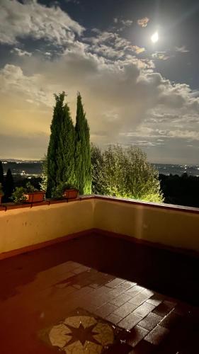 a balcony with a view of trees and the sun at Casa Isabelle in Canneto