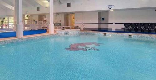 Πισίνα στο ή κοντά στο Coylumbridge Lodge, Aviemore, Highlands