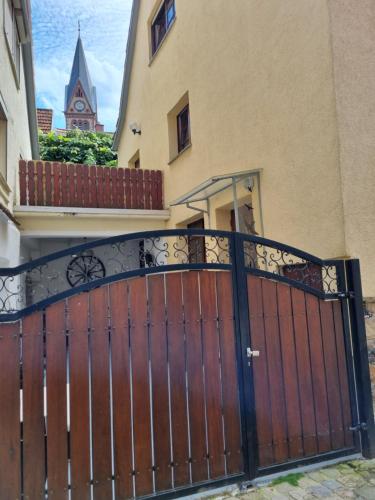 a gate in front of a house with a building at Ferienwohnung Heppenheim an der Bergstraße WHG 2 in Heppenheim an der Bergstrasse