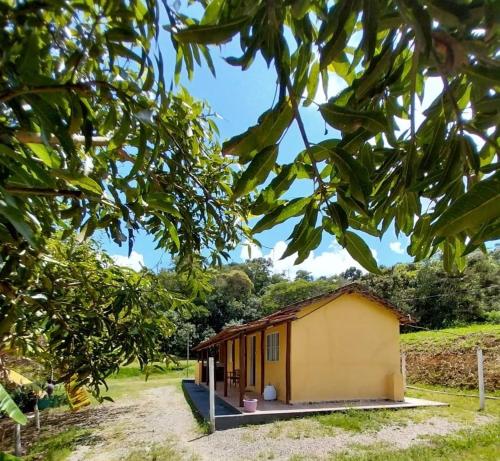 Κήπος έξω από το Chalés Privativos com Cozinha, Churrasqueira e Decoração - Sitio Pauletto