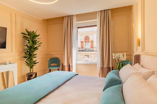 Postel nebo postele na pokoji v ubytování Trevi Imperial Suite 2