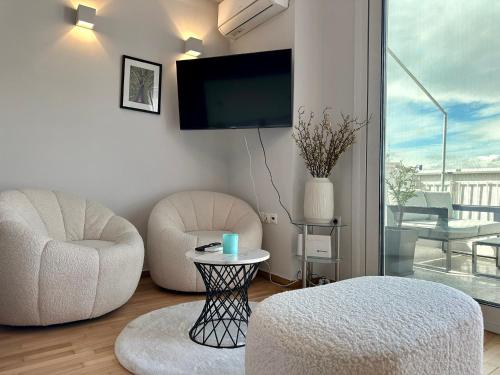 R1 Blue Paradise Private Terrace Jacuzzi