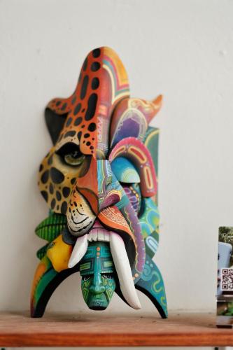 a colorful statue of a lion on a shelf at Hotel Planeta Sano in Manuel Antonio