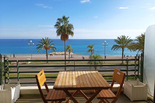 Charming T1 with terrace and sea view