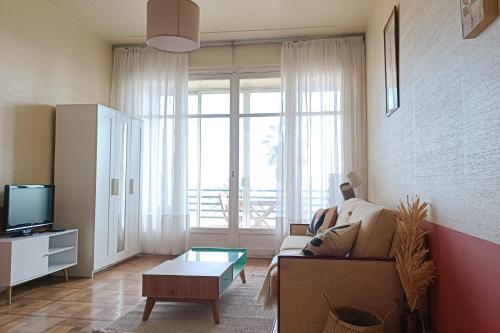 Charming T1 with terrace and sea view