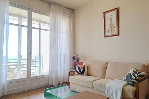 Charming T1 with terrace and sea view