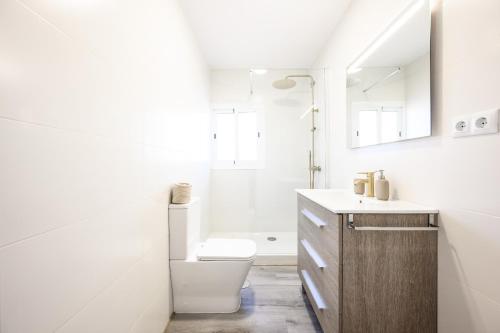Ca la Abuela 2 bed 1 min from the sea by 10Tosea