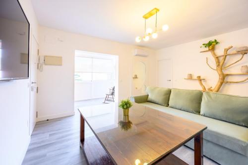 Ca la Abuela 2 bed 1 min from the sea by 10Tosea