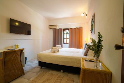 a hotel room with a bed and a window at Casa Leonore II in Willemstad