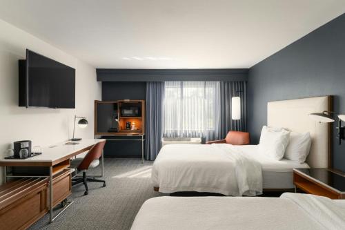 Katil atau katil-katil dalam bilik di Courtyard by Marriott Gainesville FL