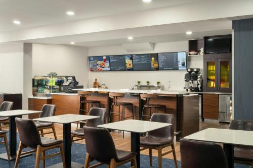Minuman di Courtyard by Marriott Gainesville FL