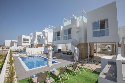 Fotografie z fotogalerie ubytování Ferienvilla Vie Bleu Mit Großem Pool v destinaci Protaras