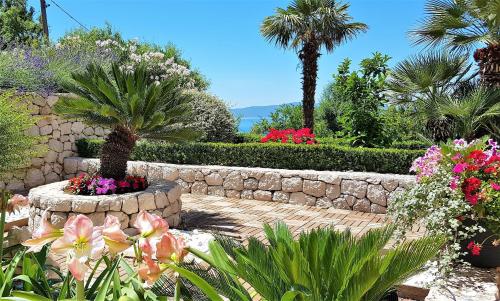 Κήπος έξω από το Wohnung In Drašnice Mit Schönem Garten