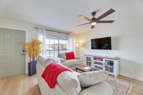 Billede fra billedgalleriet på Patio Seating and Fire Pit Family Home in Chandler! i Chandler