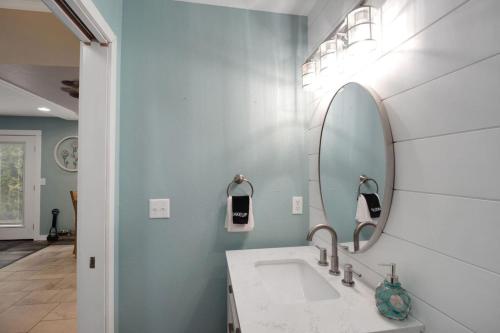 Ένα μπάνιο στο Spacious 4BR retreat in the heart of wine country