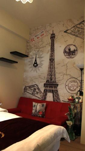 a bedroom with a mural of the eiffel tower at Waltz Villa in Puli
