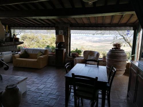 a living room with a table and chairs and a couch at Cantuccio di Val d'Orcia in Campiglia dʼOrcia