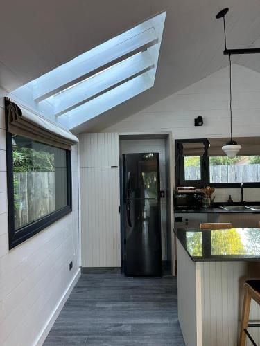 a kitchen with a black refrigerator in a room at Modo Villa Refugio in Villa La Angostura