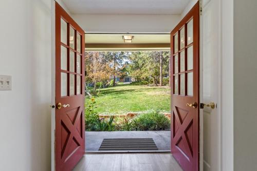 Gallery image of Serenity on 6th 30 Day Minimum in Bend