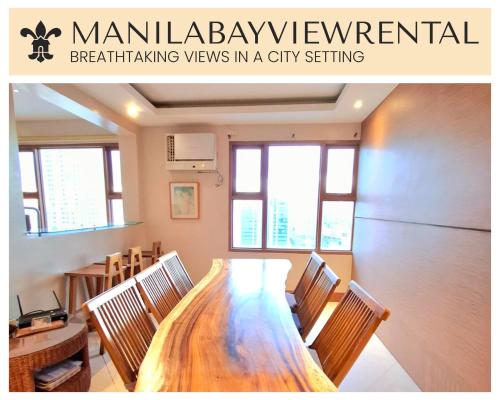 Un comedor con una gran mesa y sillas de madera. en MANILA BAYVIEW RENTAL- LUXURY AND SUPERIOR 1 - 5 BEDROOM CONDOS WITH BALCONY POOL BAYVIEWS NETFLIX - Housekeeping Available-, en Manila