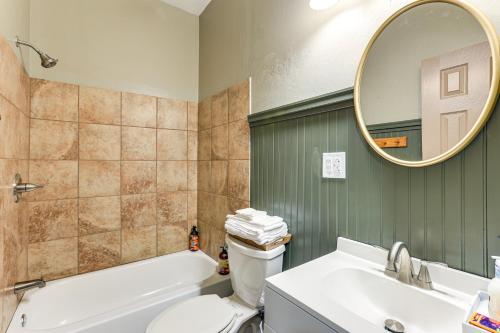 Un baño con inodoro, lavabo y espejo. en Private Patio with View Peaceful Trenton Home, en Trenton