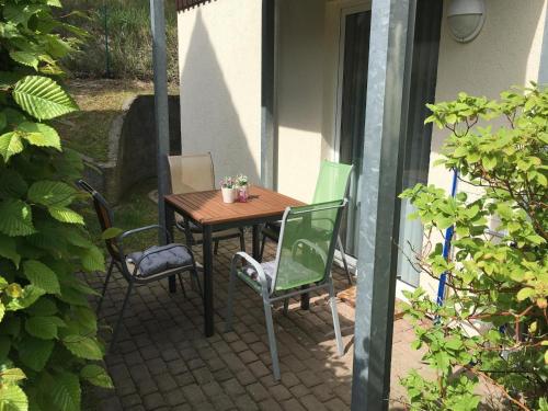 a table and chairs sitting on a patio at Ferienwohnung Strandidyll in Strandnähe in Trassenheide