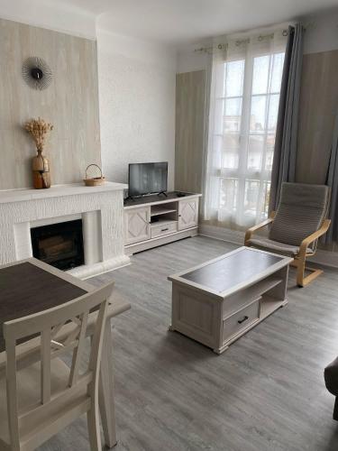 Photo de la galerie de l'établissement Spacieux 2 pièces dans l'hyper-centre, à Royan