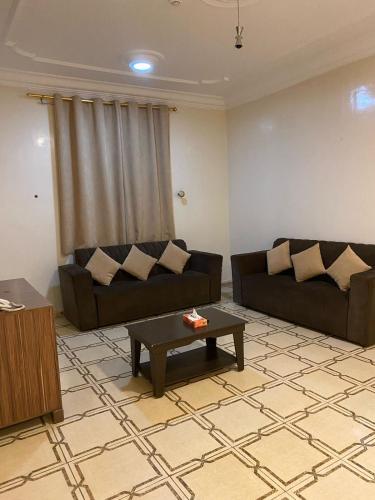 a living room with two couches and a coffee table at كــيــان الـمـنـسـك Kayan Al Mansak in Abha