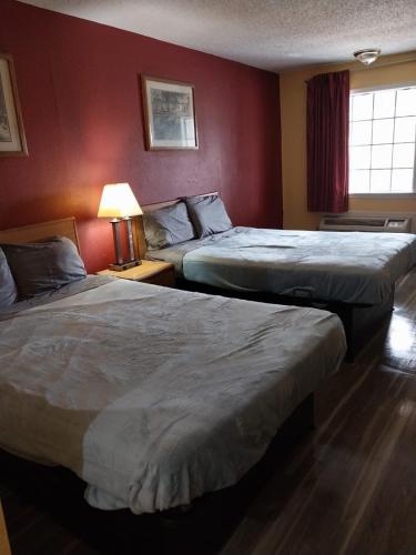 Ένα ή περισσότερα κρεβάτια σε δωμάτιο στο 2 Double Beds Hotel Room 121