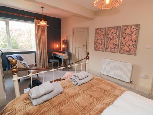 En eller flere senge i et værelse på North Bay Cottage