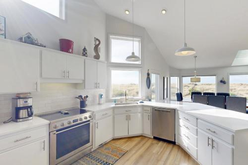 a large white kitchen with white appliances and windows at 3 Bed 3 Bath Vacation home in Bayshore Beach Club in Waldport
