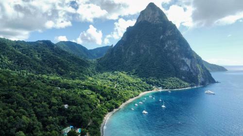 Authentic St, Lucian Experience at Prestigious 2-bed Villa - Colibri Cottage villa