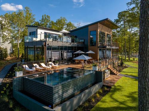 Kolam renang di atau dekat dengan NEW! 151 Luxury House on Lake Oconee