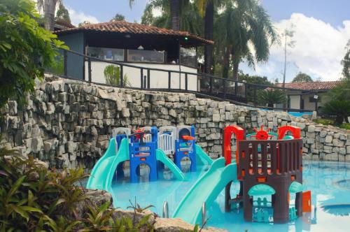 Kolam renang di atau dekat dengan Village Resort