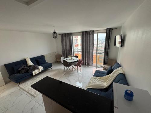 Quiet apartment near metro