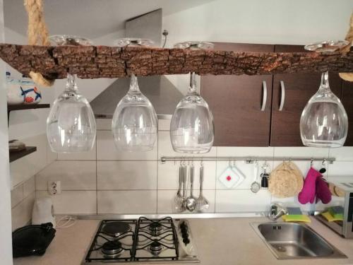 Kuchyň nebo kuchyňský kout v ubytování Apartment Dolac