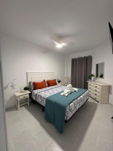 a bedroom with a bed with a blue blanket at Medano Dunas de Oro in El Médano